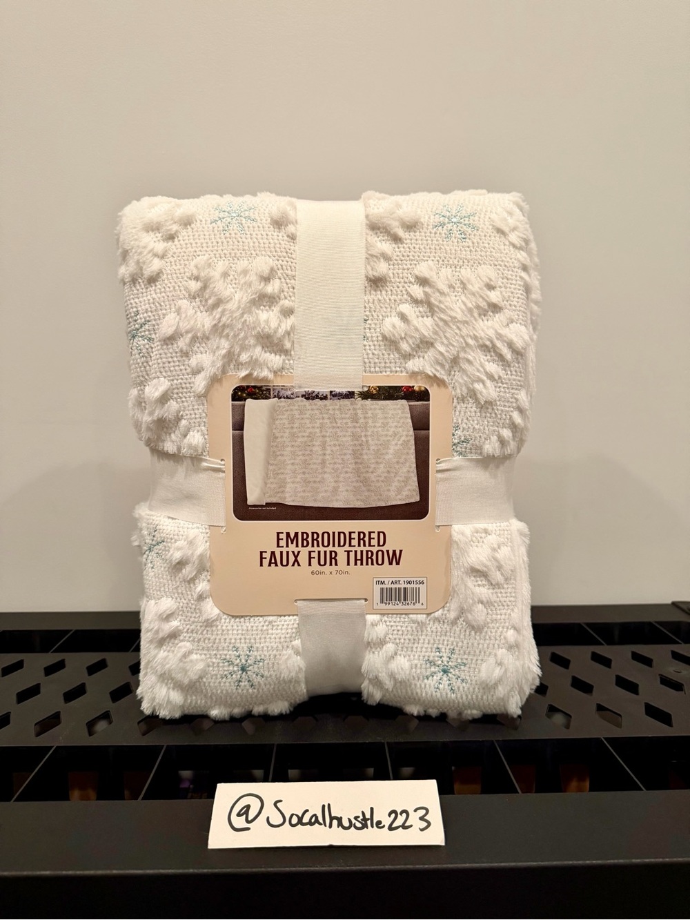 Costco Christmas Embroidered Faux Fur Throw Blanket 60x70 Snowflake White NWT